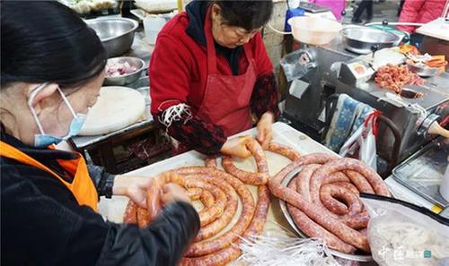 内江市市中区迎腌腊高峰 香肠制作热潮掀起