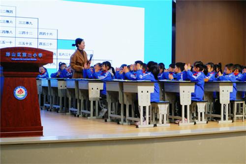 在交流中领悟  在共同研究中成长