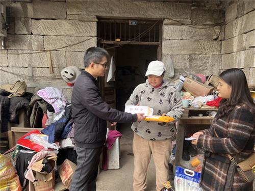 奎阁街道开展“巾帼有爱·温暖同行”慰问活动