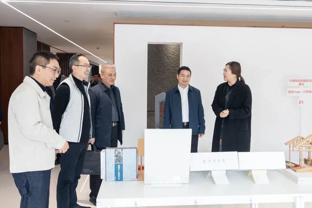 毛大付到川建院开展“保姆式”服务