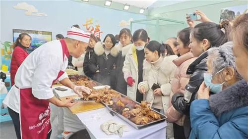 视频新闻｜川渝七个区县百余种特色产品亮相第二届明月山臻品博览会