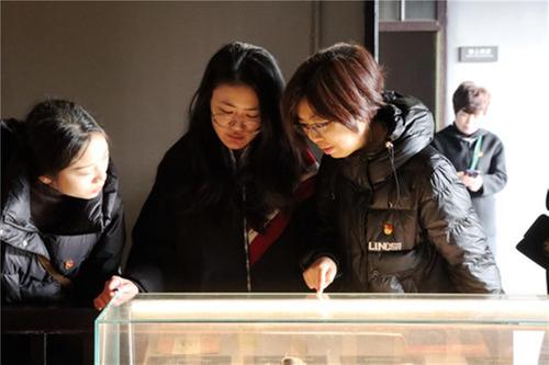 华蓥市发投集团机关党支部开展红色星期五主题党日活动