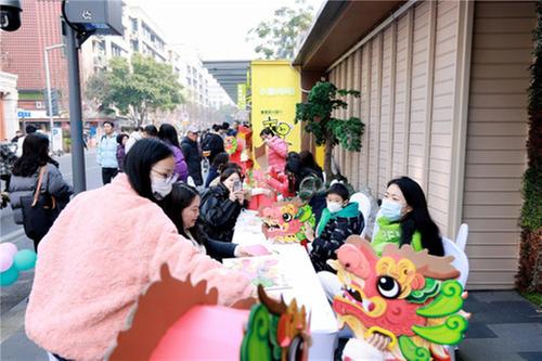 成都市武侯区玉林东路打造年味十足的“跨年盛宴”