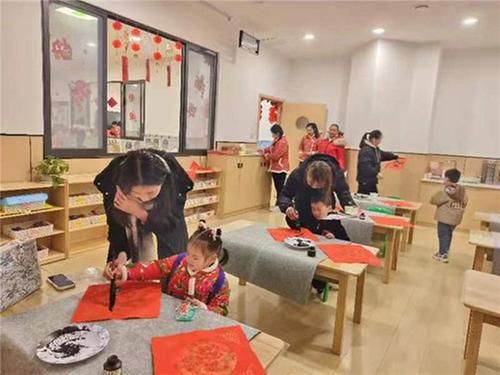 南江县杨梅幼儿园举行“萌娃迎春，妙趣横生”新年游园活动