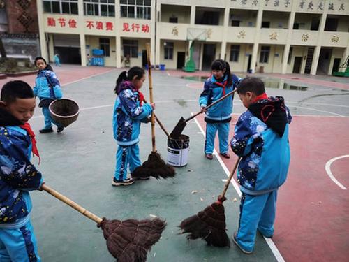 南江县沙河镇乐坝小学开展“健康教育进校园爱国卫生”宣传活动