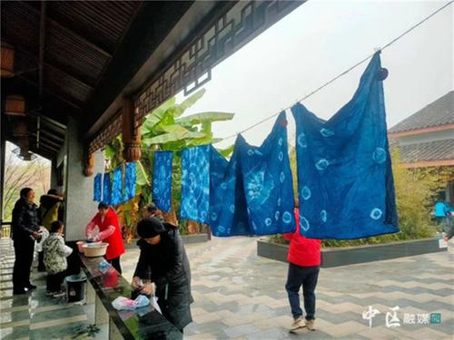 内江市市中区：“布”期而遇的扎染