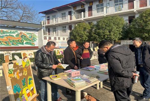 巴州区甘泉小学举行课后服务成果展示活动