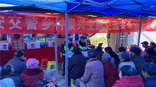 邻水县开展“乡村振兴”主题交通安全宣传活动