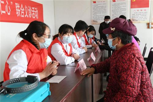 兴马镇开展“服务为民 情暖百姓”爱心义诊活动