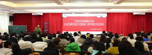 南江县实验小学组织全体教职工观影《平教之路》