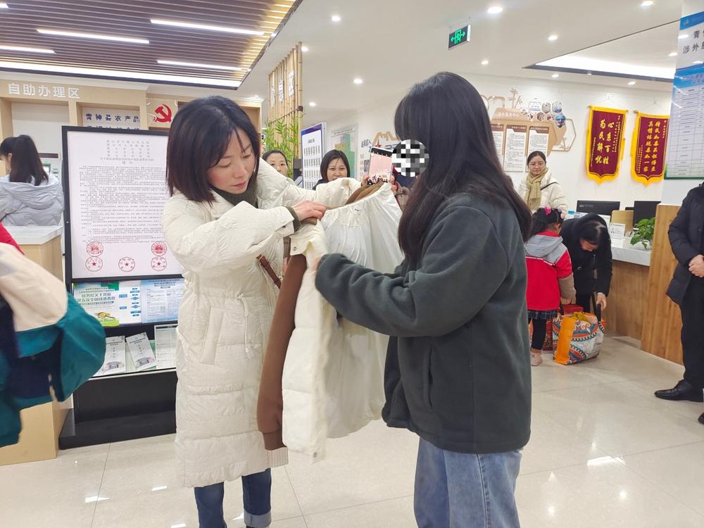 青神县：寒冬送温暖 关爱暖人心