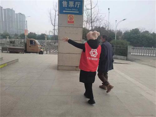 广安经开区枣山街道开展“巾帼志愿行·温暖回家路”志愿服务活动