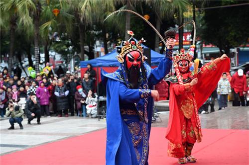 东兴区：看大戏 迎新春