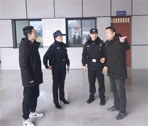 邻水县公安局联合交运局开展节前客运、公交安全大检查