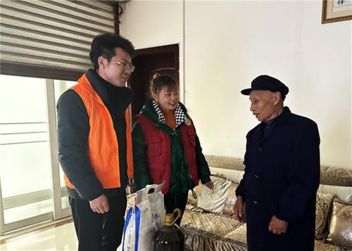 洪雅县：寒冬送关怀 保障群众温暖过冬