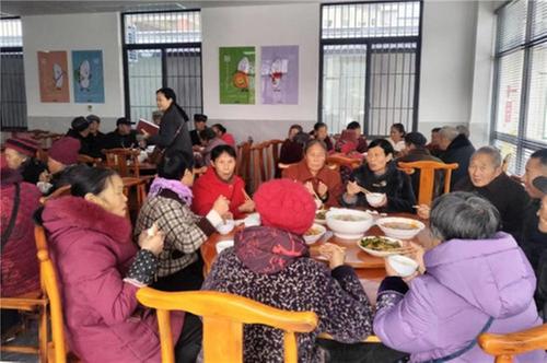 青神县：办好老年“食”事   让老人从“舌尖”暖到“心尖”