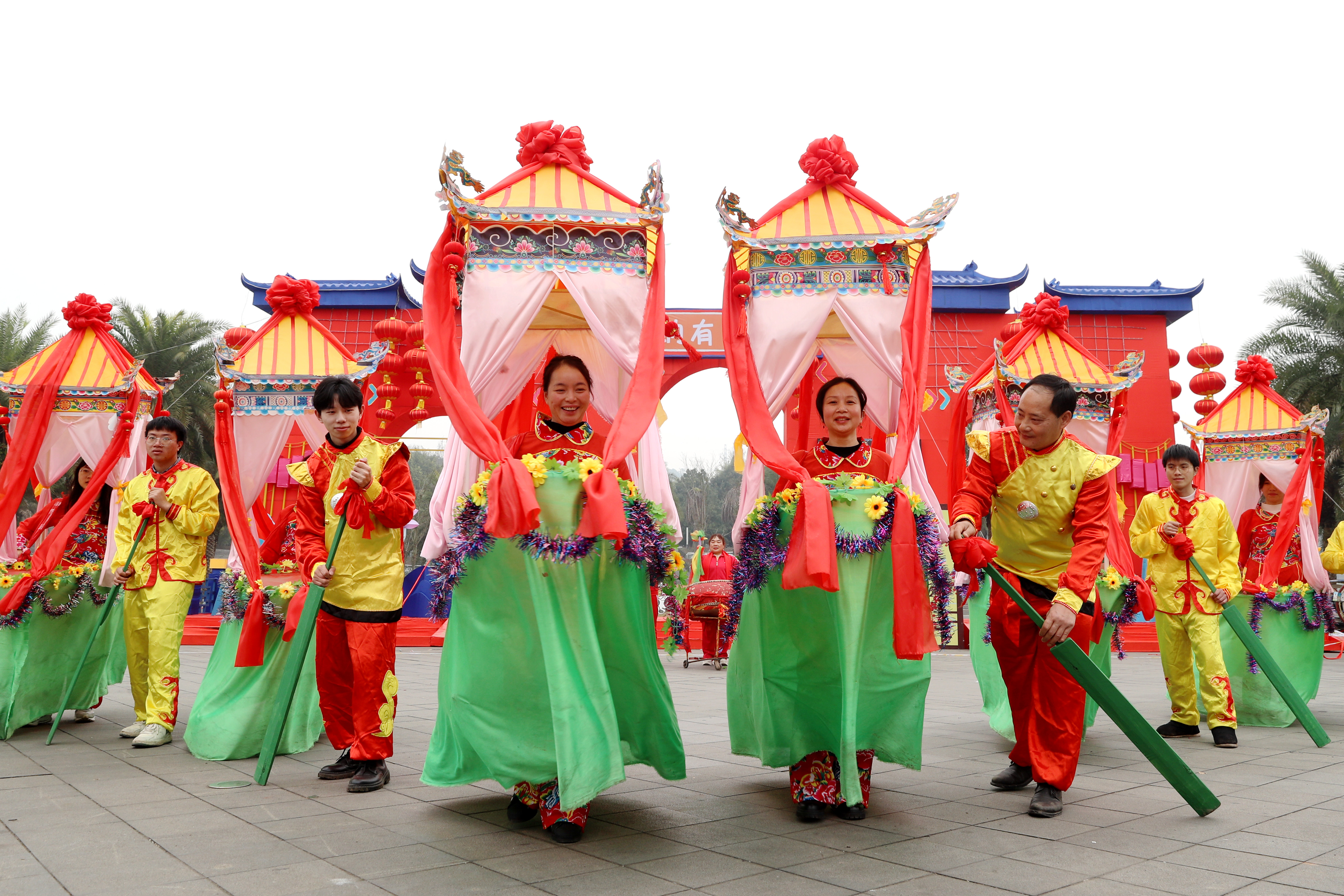 纳溪区：多彩民俗闹新春