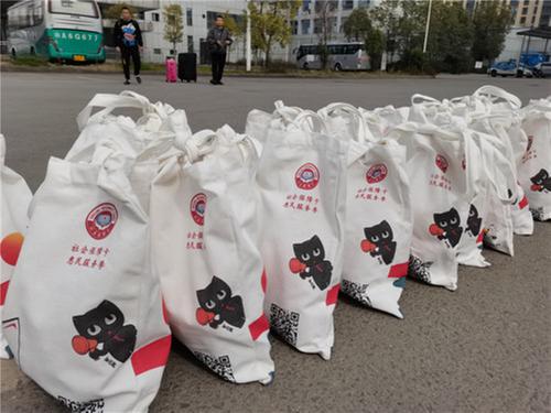 邻水县：“春风行动”让农民工搭上返岗直通车