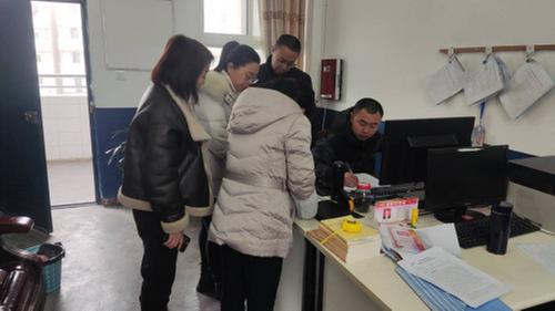 盐亭县黄甸镇中心卫生院开展传染病防控、心理医生进校园指导服务