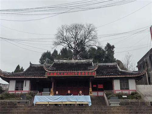 南江县天池镇九义校召开春季学期家长会