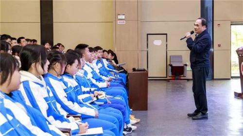 简阳市开展院士（专家）进学校讲“开学第一课”活动