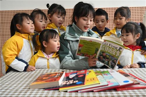 东兴区：雷锋精神“幼”传承