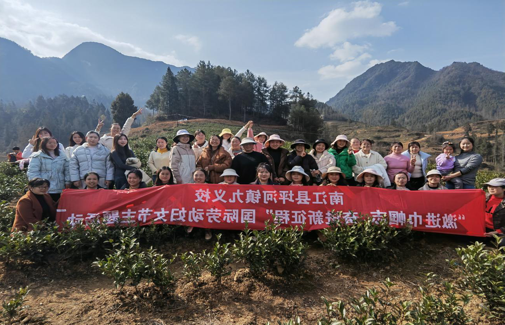 南江县坪河镇九义校：相约三八 共赴芳华