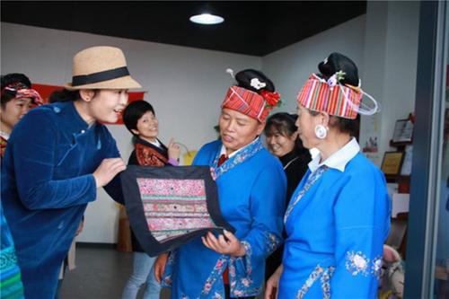 四川省学雷锋先进个人冯燕霞：针线为媒传递温暖  巧手编织美好生活