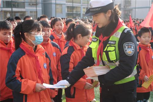 巴州区七小开展交通安全主题教育活动