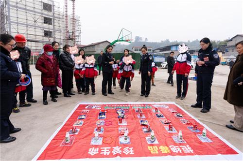 华蓥市妇联执委开展“关爱特殊儿童  法治护航成长”活动