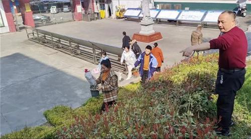 巴州区曾口中学开展植树节主题活动 