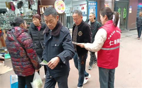 仁寿县怀仁街道开展“珍爱生命 拒乘非法载客”车辆宣传活动