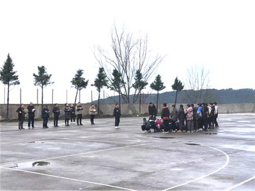 南江县八庙镇小学开展青年教师课堂展评活动