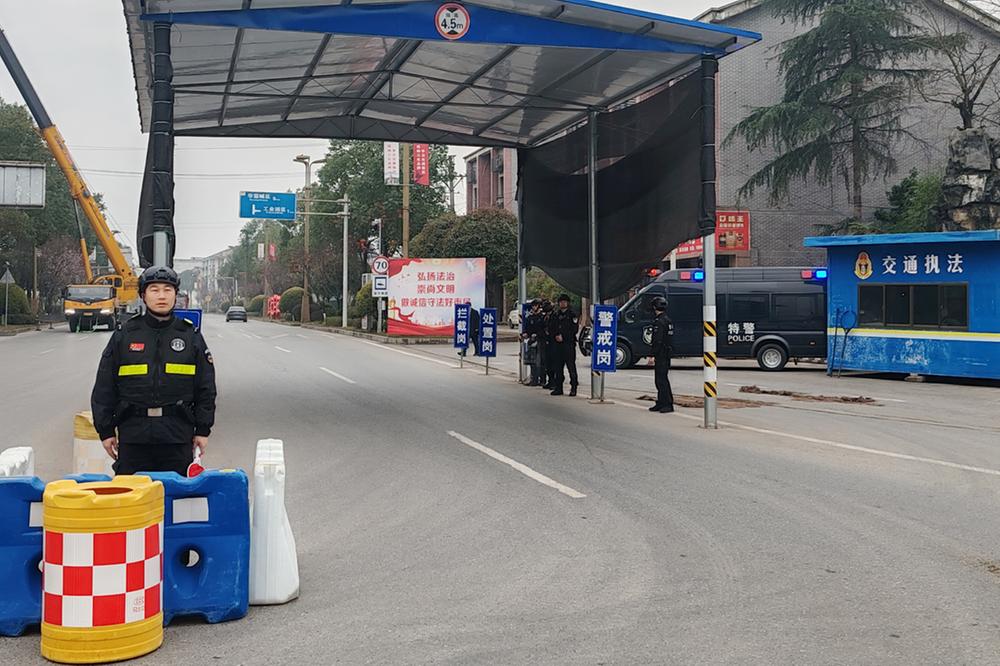 华蓥市：护航两会 特警在行动