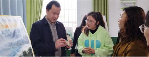 南江县傅家小学：人大代表情系教育发展