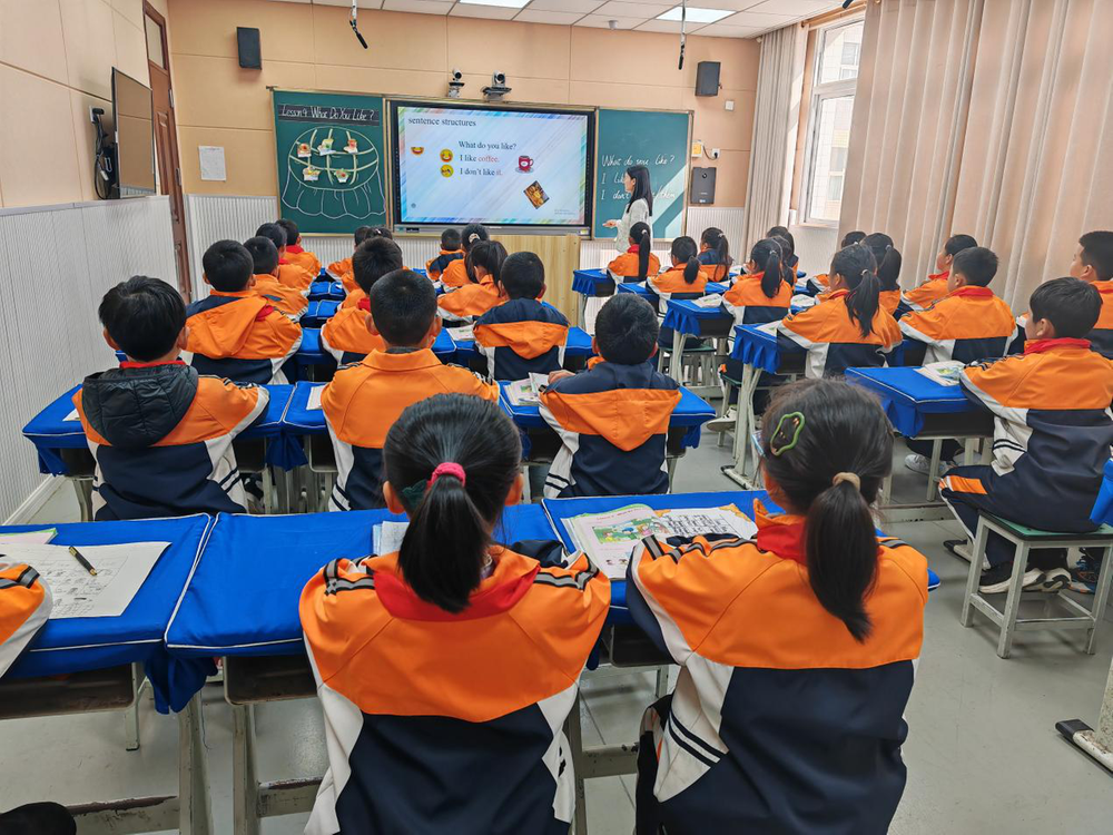 南江县朝阳小学英语组开展集体教研活动