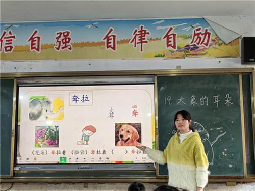 长赤镇桥梁小学:师徒结对促成长 高效课堂助提升