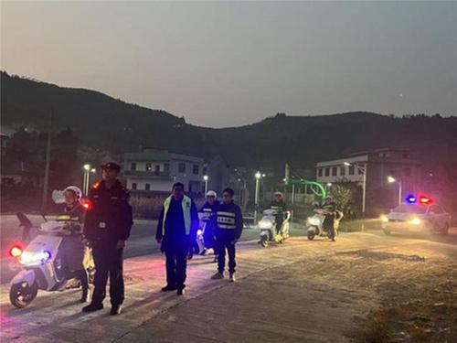 中江县永安镇：强化治安巡逻，筑牢平安防线