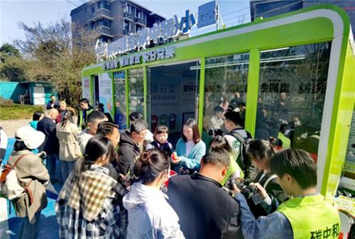 垃圾分类也能“智转数改”  成都街头这个“碳中和小屋”出圈了