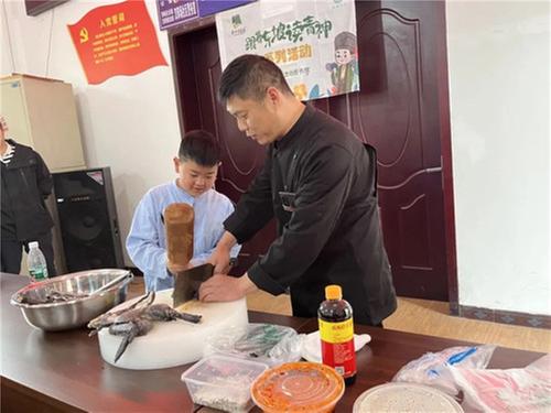 青神县：逛古镇做非遗 跟着东坡读青神