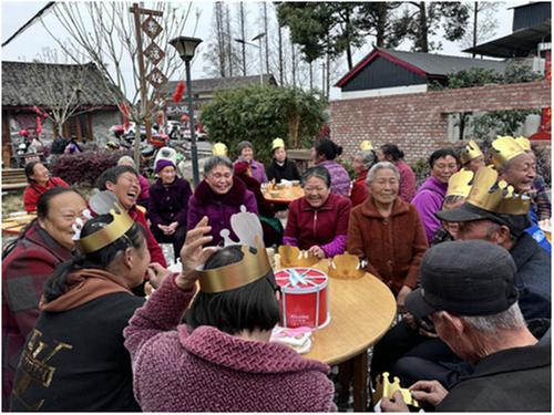 望苏村：月月集体过生日  心花怒放夕阳红