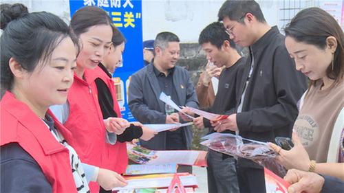 邻水县：送廉送法进乡村 助力文明乡风建设