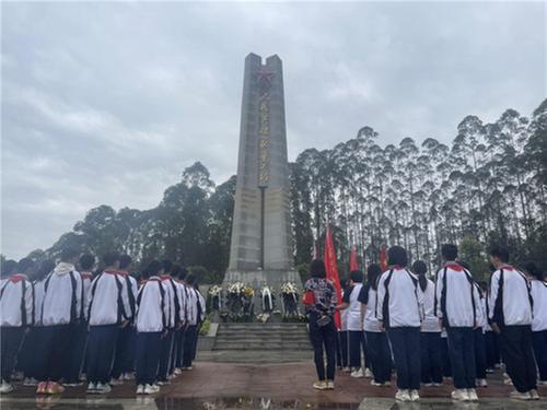 青神县开展清明节“文明祭扫”系列活动