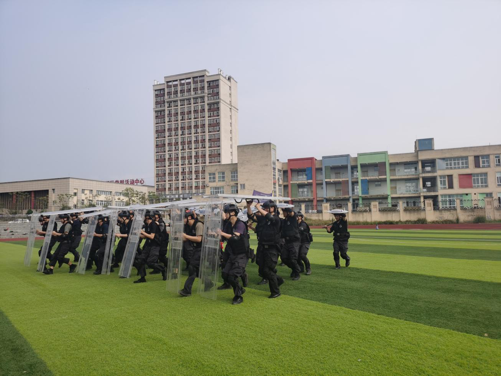 华蓥市特警大队开展“砺剑铸魂”大练兵