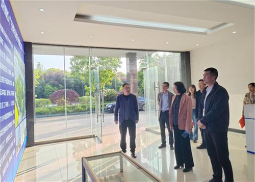 广安市科协主席周晓芹一行赴邻水县调研指导专家工作站运行工作