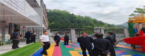 南江县关门镇九义校召开退休教师建言献策座谈会