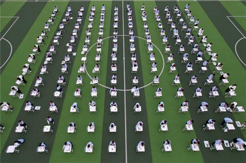 东兴区：百人书廉扬清风