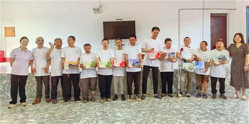 龚瑶：自强不息追逐梦想 用心用爱助残增收