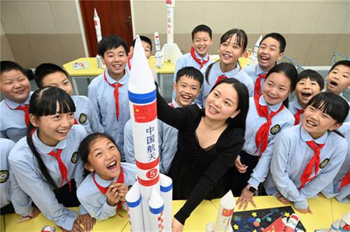 内江市：童心向太空 共筑航天梦