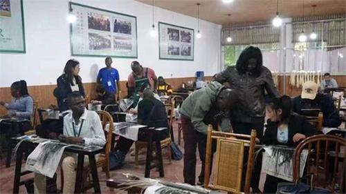 中非竹藤编技术培训班在青神举办